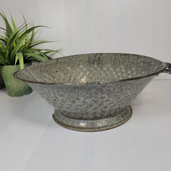 Vintage Gray Graniteware Colander Strainer Round & Handles Antique Kitchenware - Picture 2 of 6